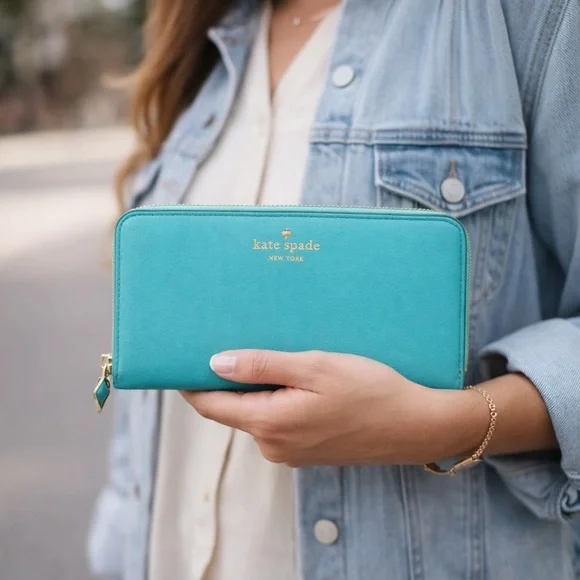 Kate Spade- Cameron St
Lacey Long Wallet Fresh Air 🩵 - Picture 4 of 8